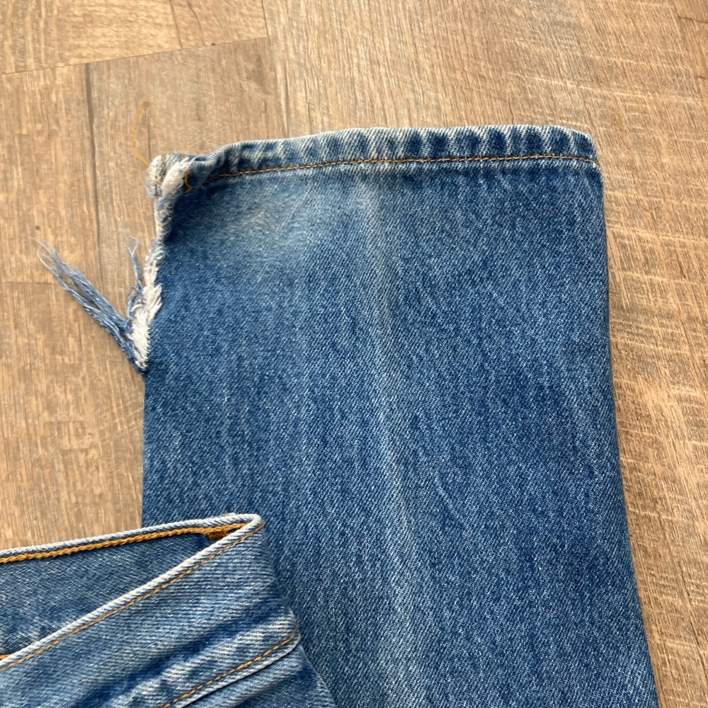 Vintage Levi's Women's High Rise Jeans - Classic Blue - Picture 6 of 15